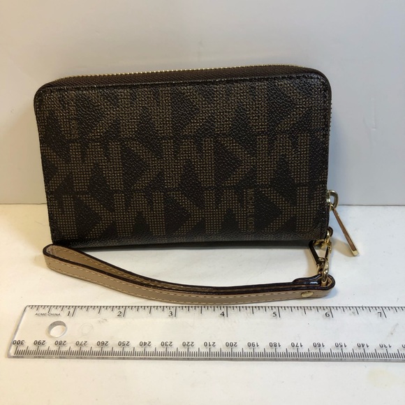 Micheal Kors Wallet Wristlet - Picture 9 of 13